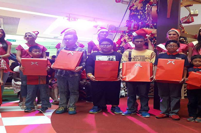 Sunway Putra Mall - Christmas CSR Day
